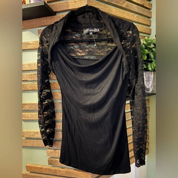 Simons Tops - CONTEMPORAINE lace top